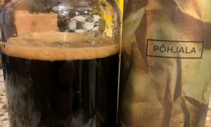 Pohjala Must Kuld Porter flesje en glas